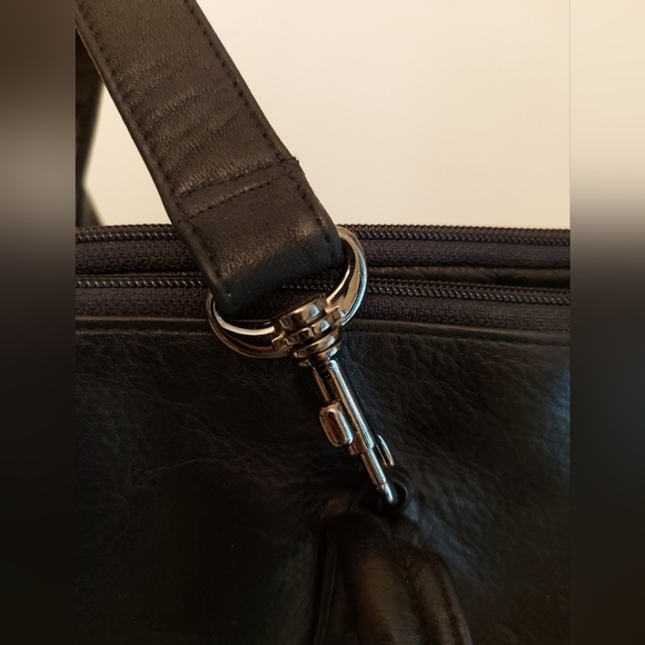 Danier Genuine Leather Messenger Bag - Black - Picture 10 of 10